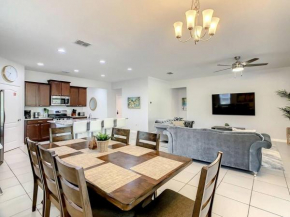Family Retreat, 6 Bedroom House with Private Pool at Solterra Resort